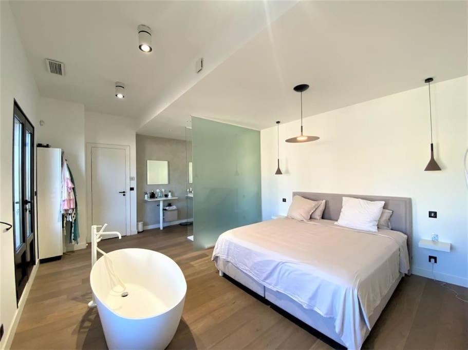 Villa Marine - 10 Pers - Centre Cassis - Piscine ภายนอก รูปภาพ